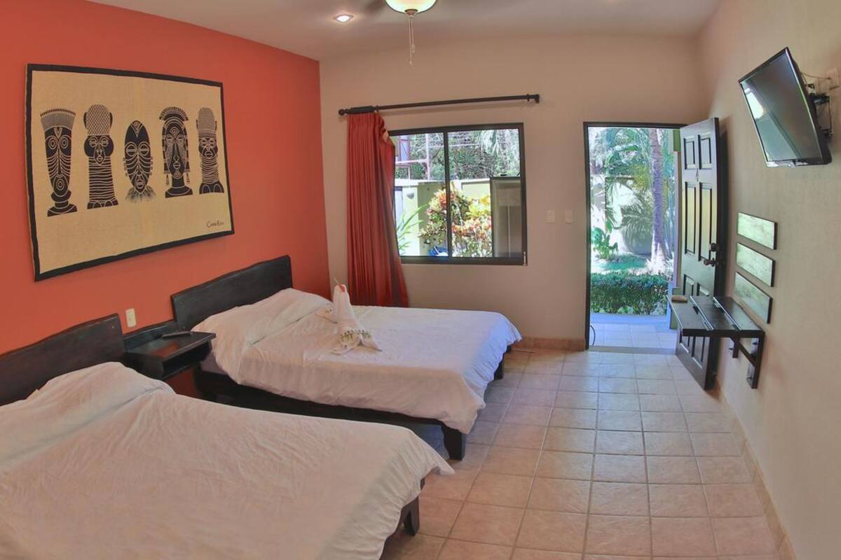 Quarto casal standard, 2 camas de casal, no pátio | Cofres nos quartos, Wi-Fi de cortesia