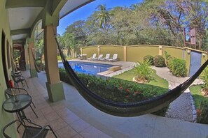 Quarto casal standard, 2 camas de casal, no pátio | Cofres nos quartos, Wi-Fi de cortesia