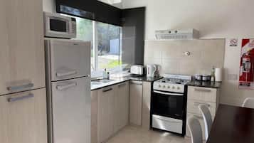Premium Cabin | Private kitchen | Microwave, electric kettle, toaster, cookware/dishes/utensils