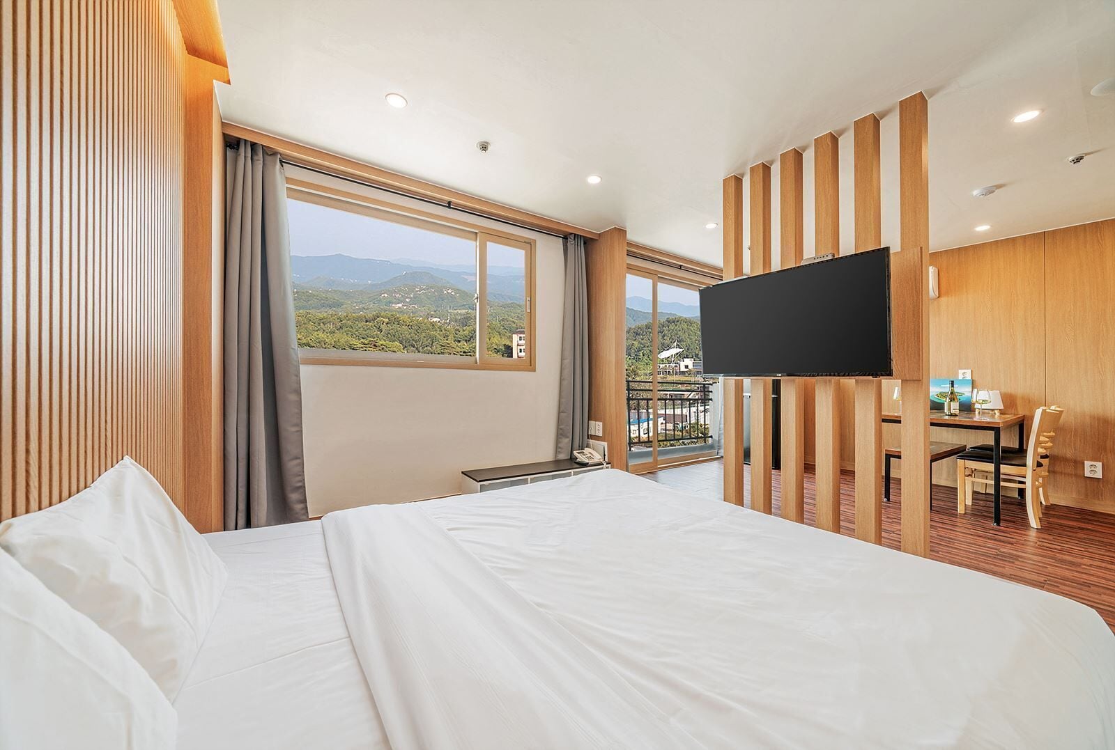 premium bedding, blackout curtains, soundproofing, free wifi