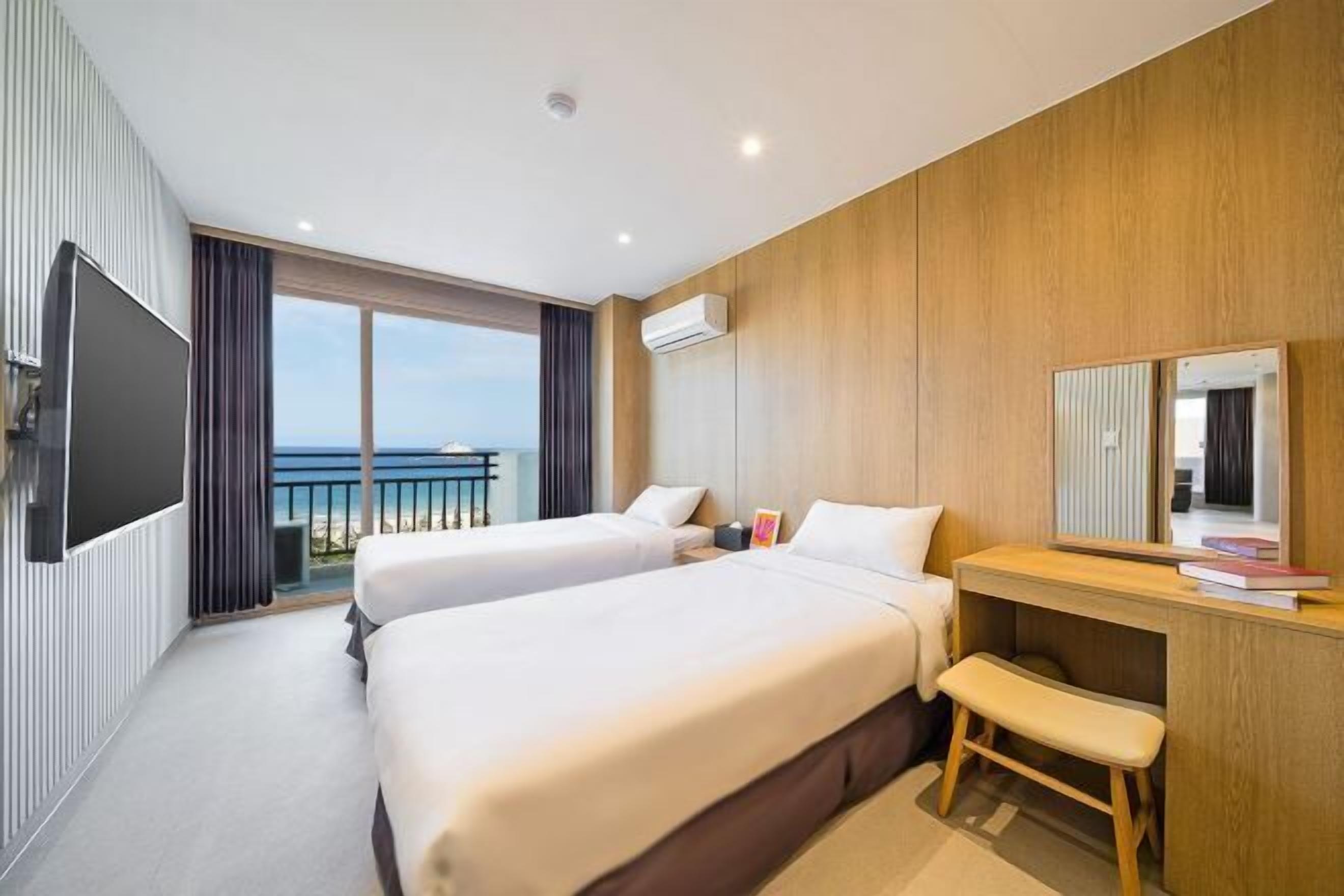 Roupas de cama premium, cortinas blackout, quartos à prova de som