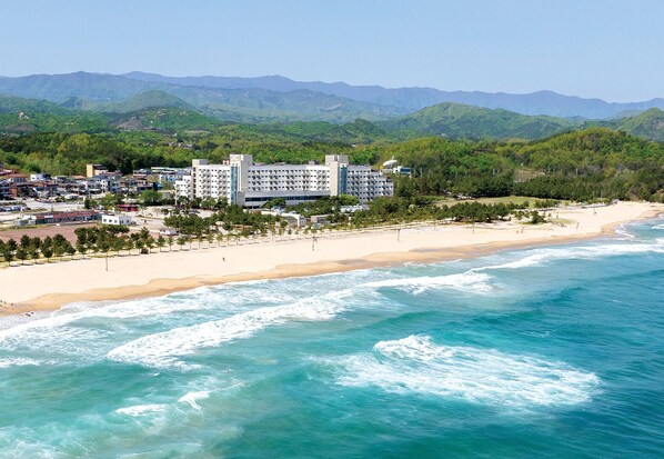 Exterior - Ocean to you Resort Sokcho Seorak Beach Hotel and condo (Goseong)