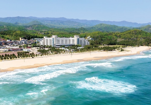 Ocean to you Resort Sokcho Seorak Beach Hotel and condo