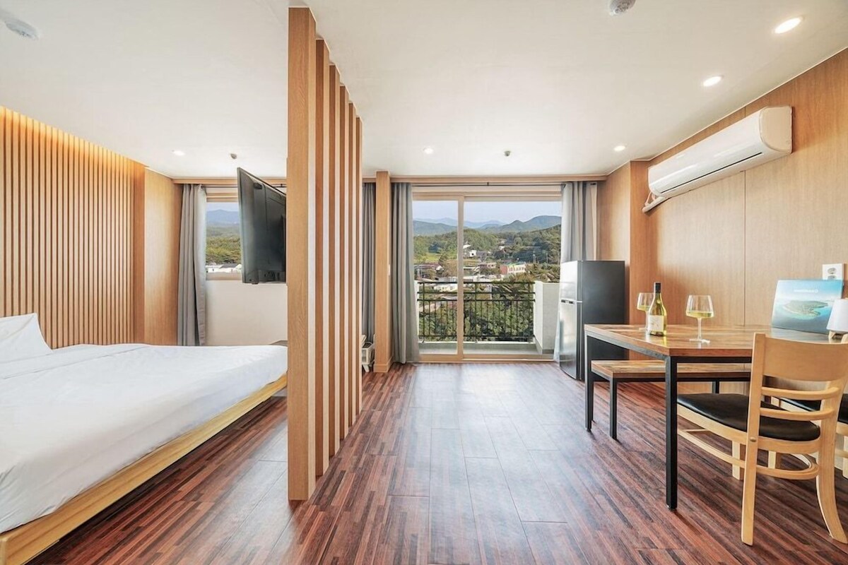 Premium bedding, blackout curtains, soundproofing, free WiFi