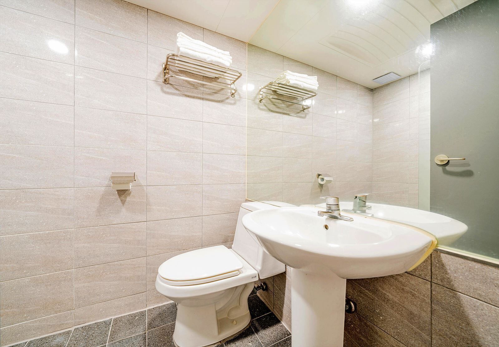 superior forest view suite condo (quad) | bathroom | shower, designer toiletries, hair dryer, slippers