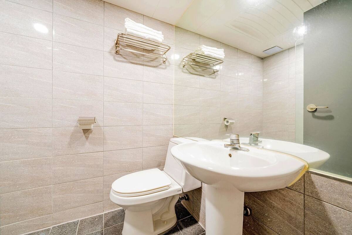superior forest view suite condo (quad) | bathroom | shower, designer toiletries, hair dryer, slippers