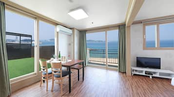 Premium bedding, blackout curtains, soundproofing, free WiFi