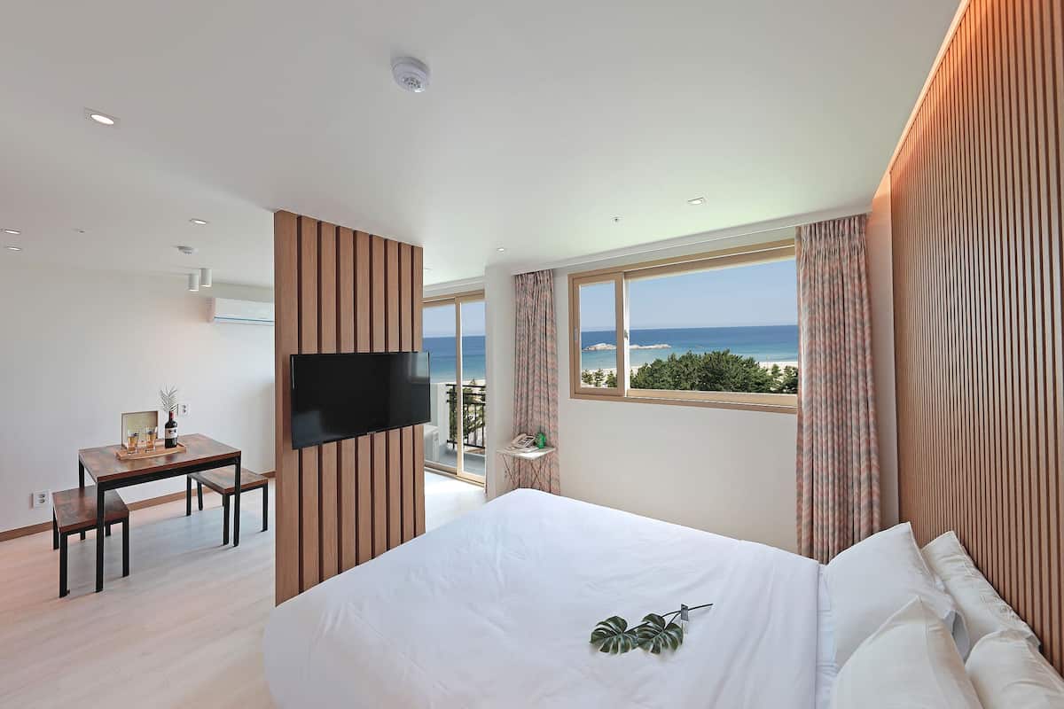 Roupas de cama premium, cortinas blackout, quartos à prova de som