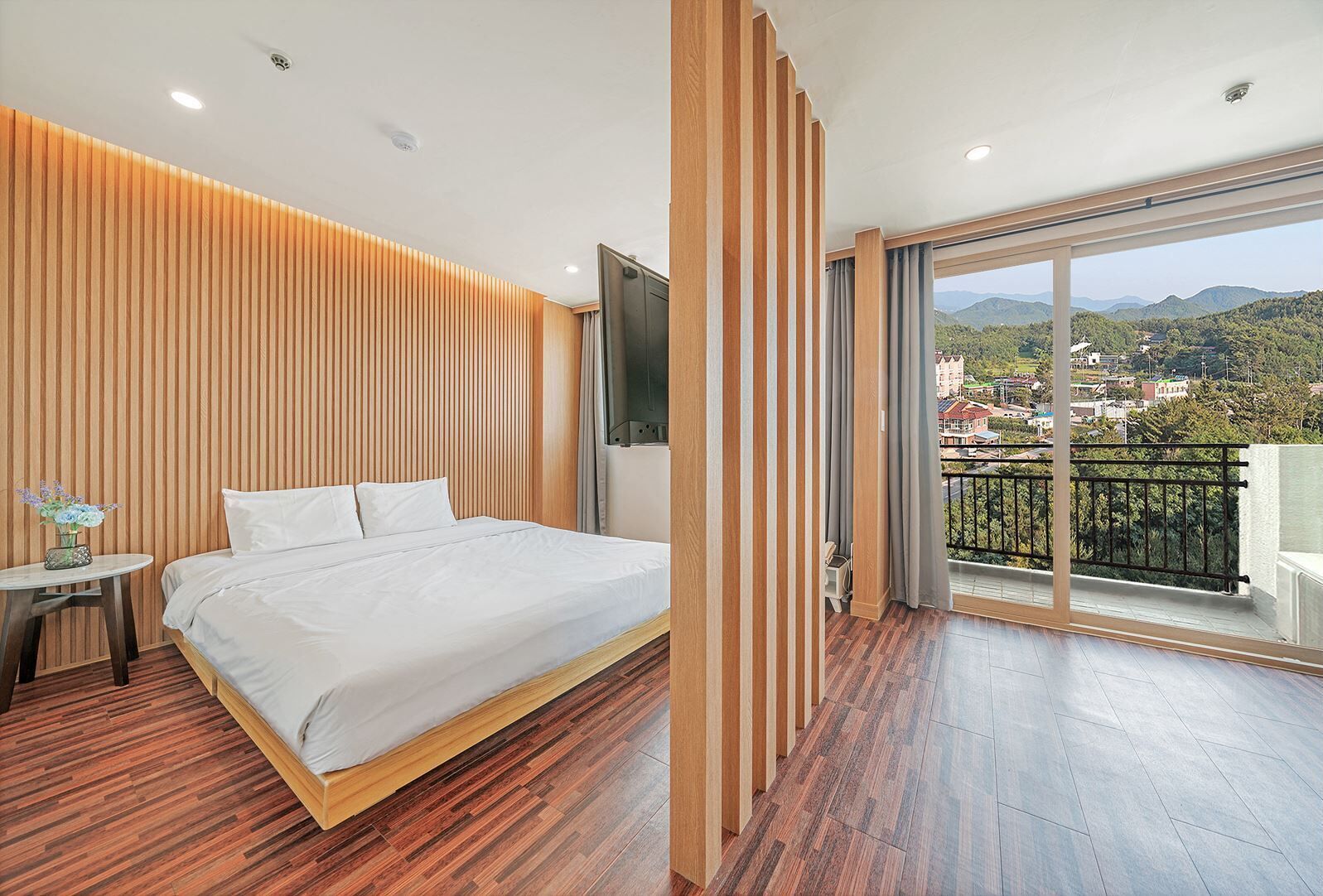 premium bedding, blackout curtains, soundproofing, free wifi