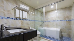 Exclusive Room (6-Person) | Bathroom - Lishin Hotel (Hualien City)