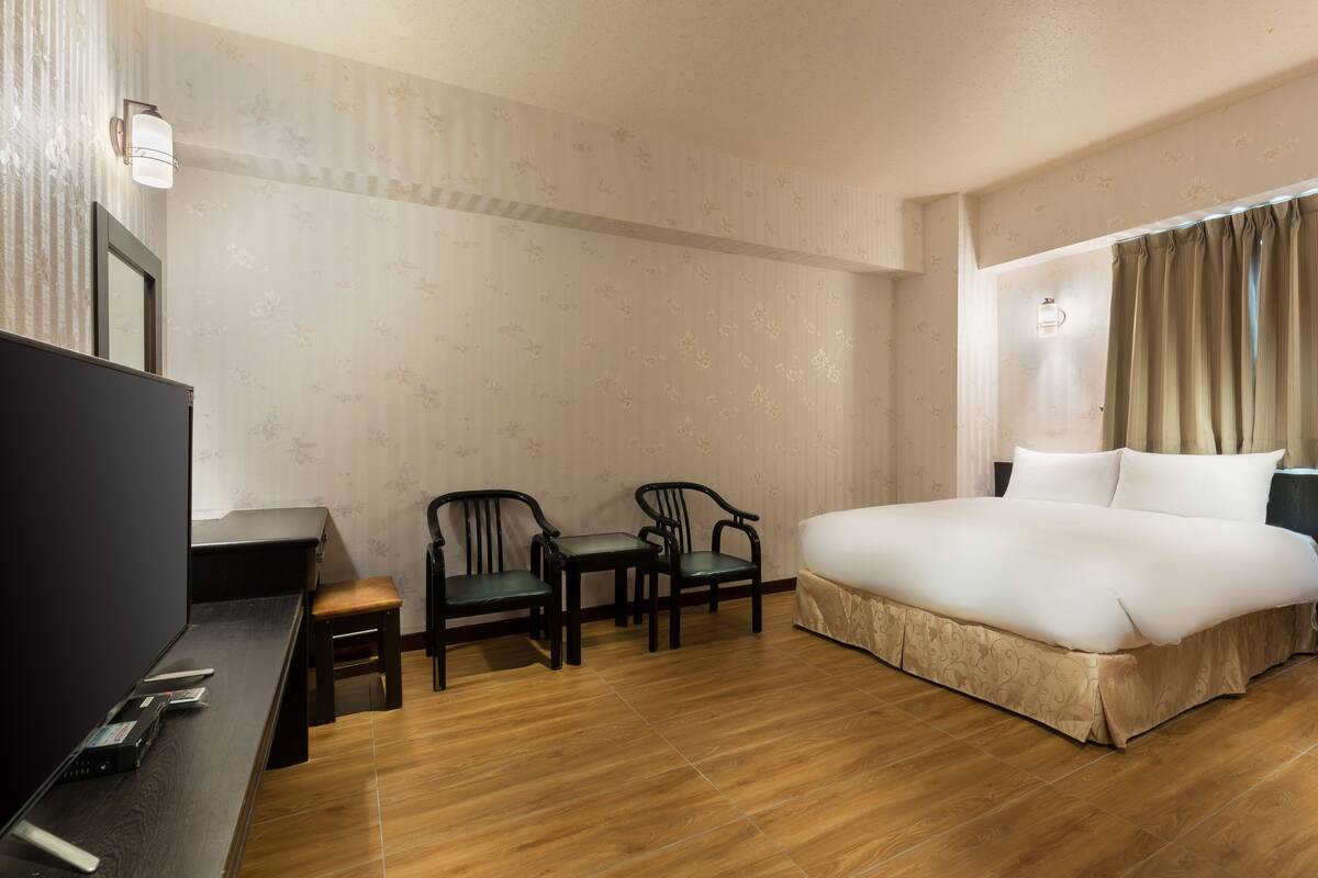 Habitación doble superior | Escritorio, cortinas blackout, wifi gratis y ropa de cama