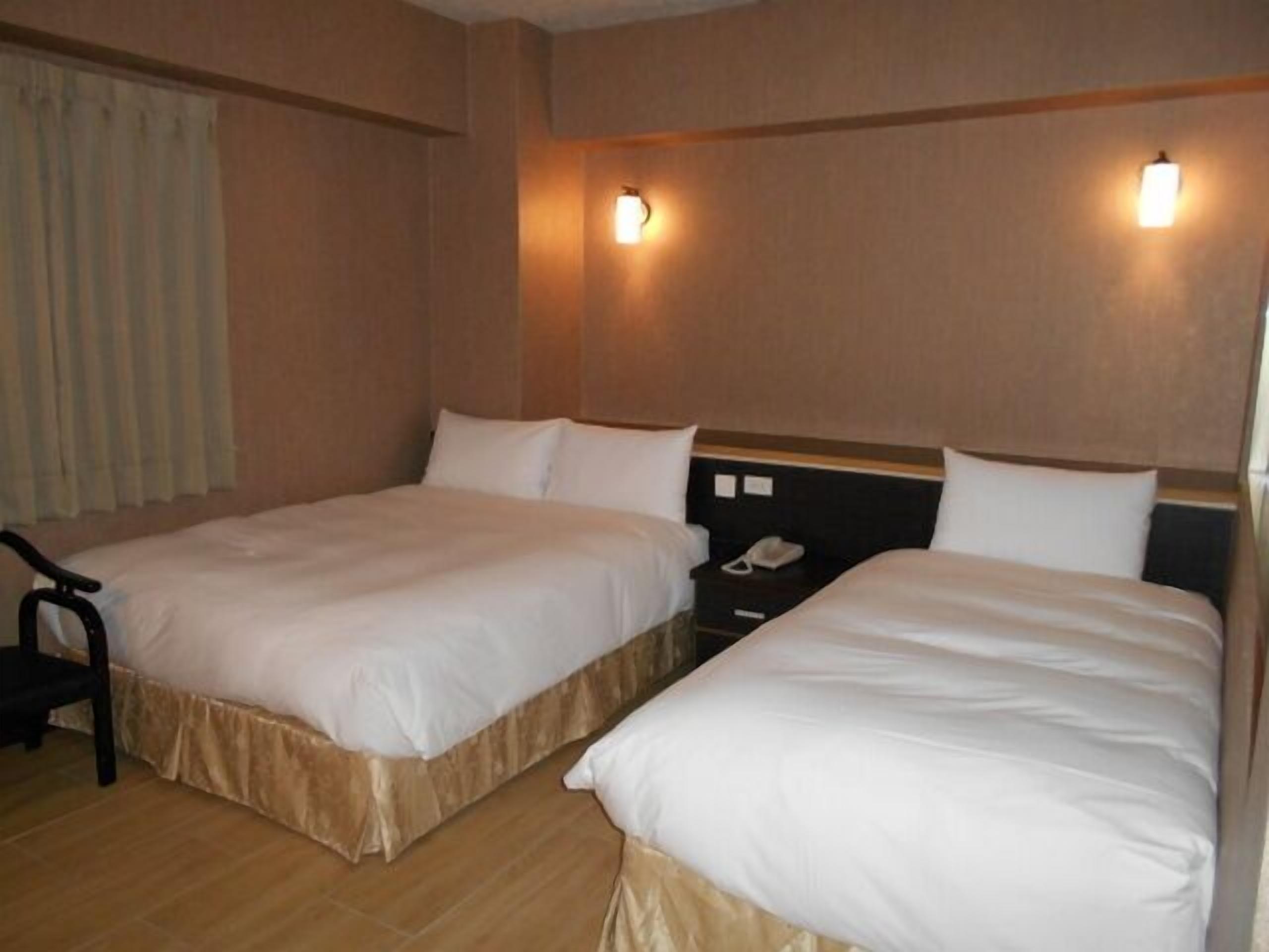 Escrivaninha, cortinas blackout, Wi-Fi de cortesia, roupa de cama