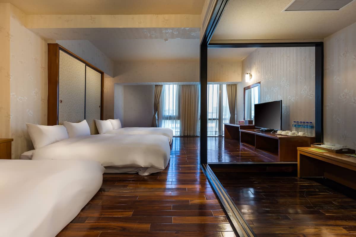 Exclusive Room (6-Person)