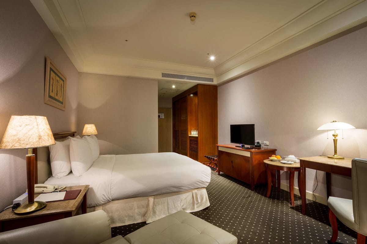 1 bedroom, premium bedding, down duvets, individually decorated