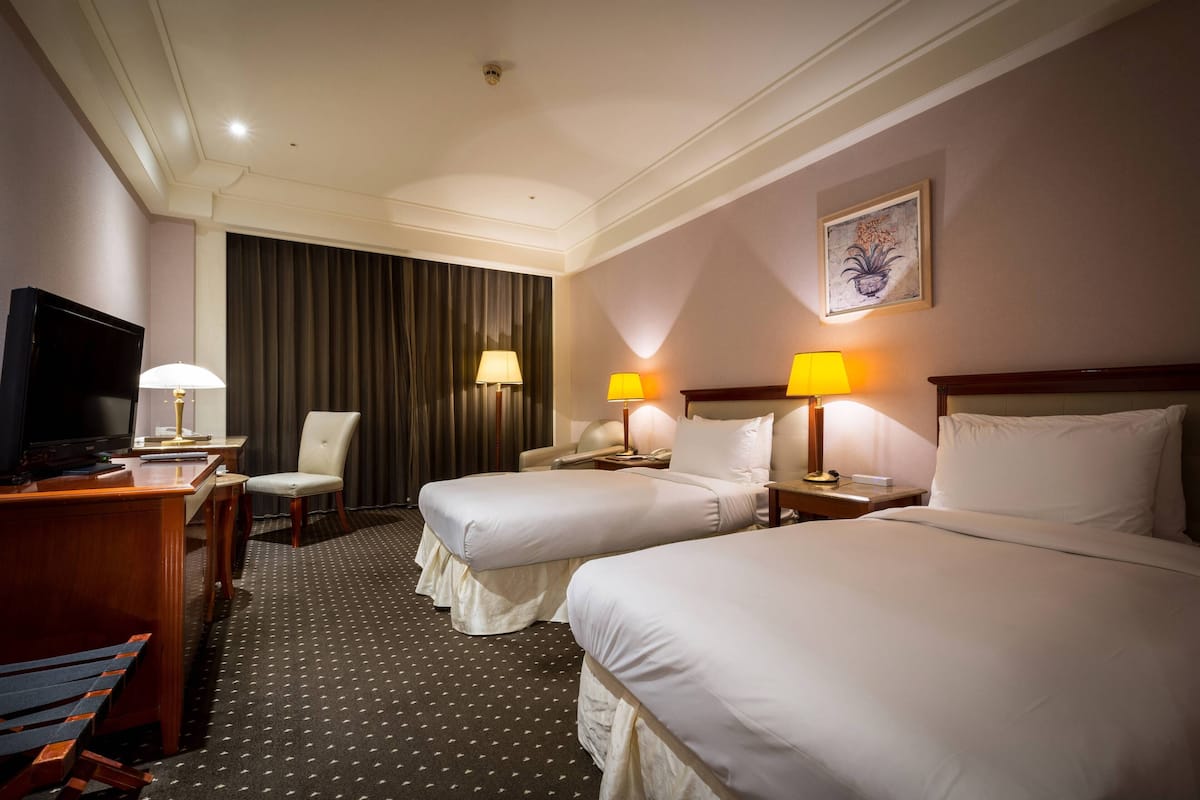1 bedroom, premium bedding, down duvets, individually decorated