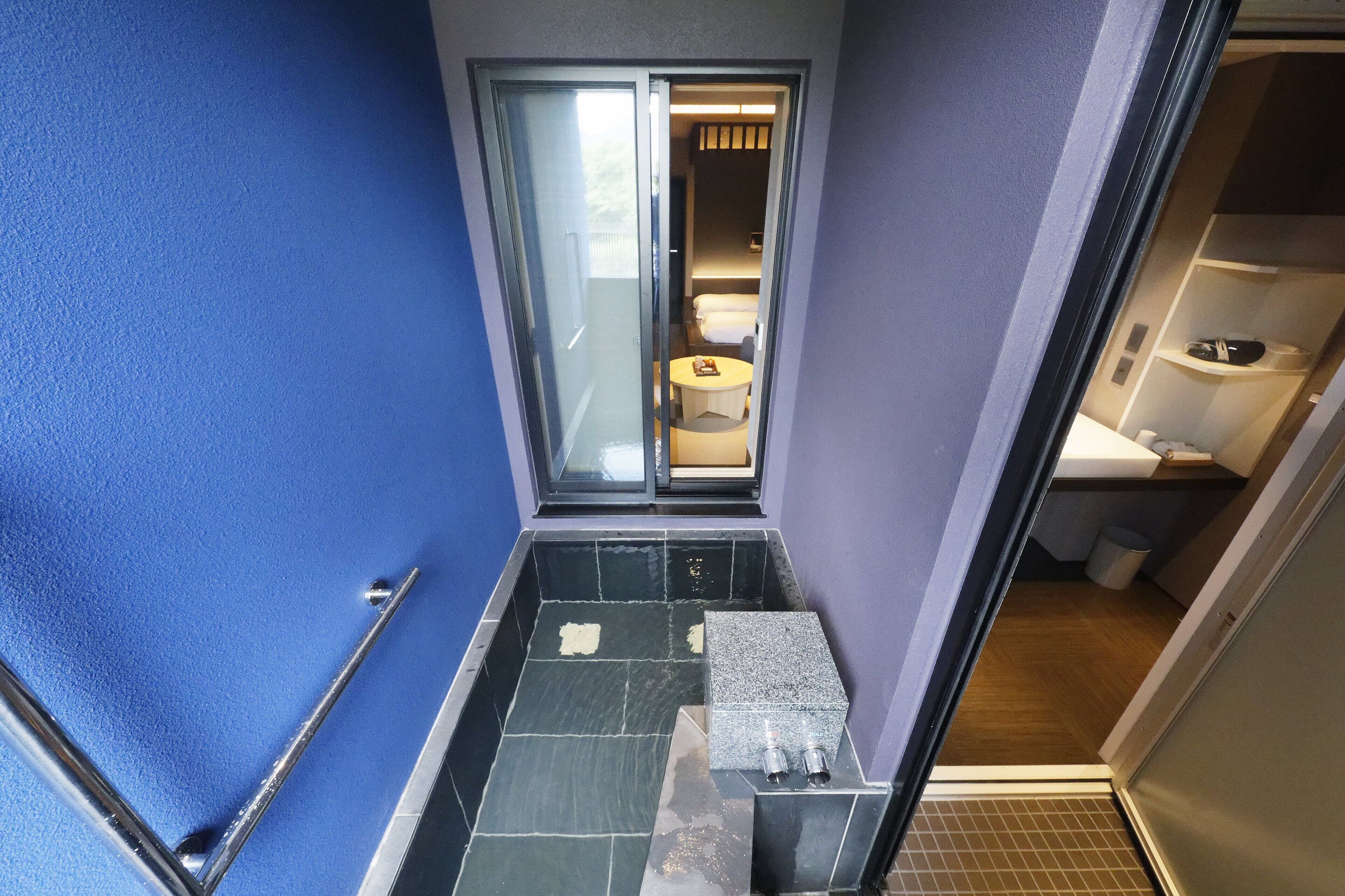 Combined shower/tub, free toiletries, hair dryer, slippers