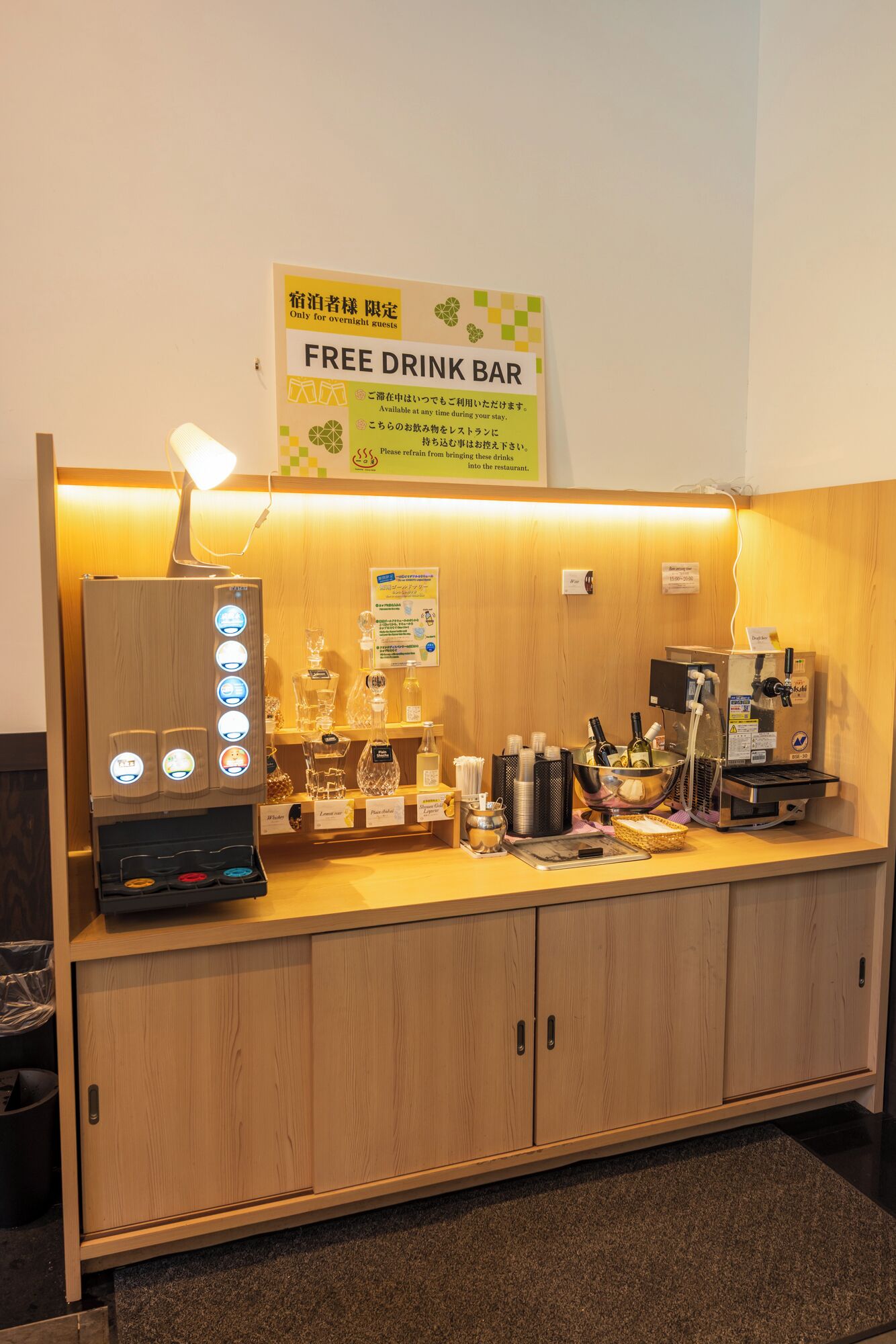 Lobby-lounge