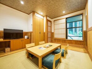 Down comforters, in-room safe, laptop workspace, free WiFi - Susukinohara Ichinoyu (Hakone)