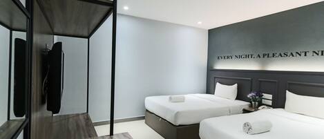 Deluxe Twin Room | Desk, soundproofing, iron/ironing board, free WiFi