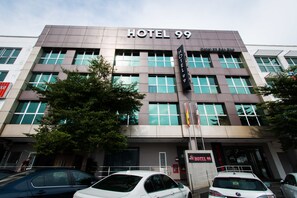 Property entrance - Hotel 99 - Bandar Puteri Puchong (Puchong)