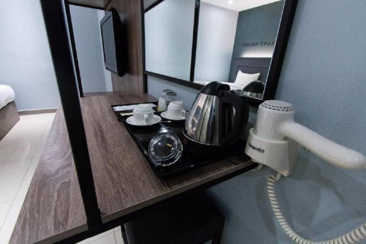 Desk, soundproofing, iron/ironing board, free WiFi