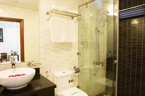 Minibar, blackout curtains, soundproofing, free WiFi - An Nguyen Boutique Hotel (Hanoi)