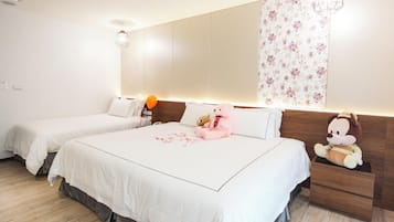 Quarto triplo família (With hotspring) | Individualmente mobiliados, cortinas blackout, Wi-Fi de cortesia