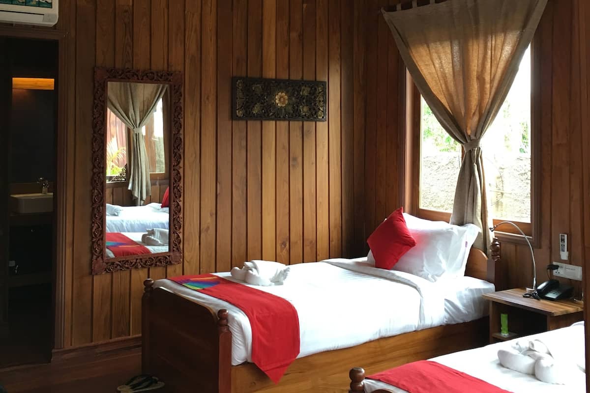 Superior Bungalow (Twin) | Bar mini, peti besi dalam bilik, meja, seterika/papan seterika