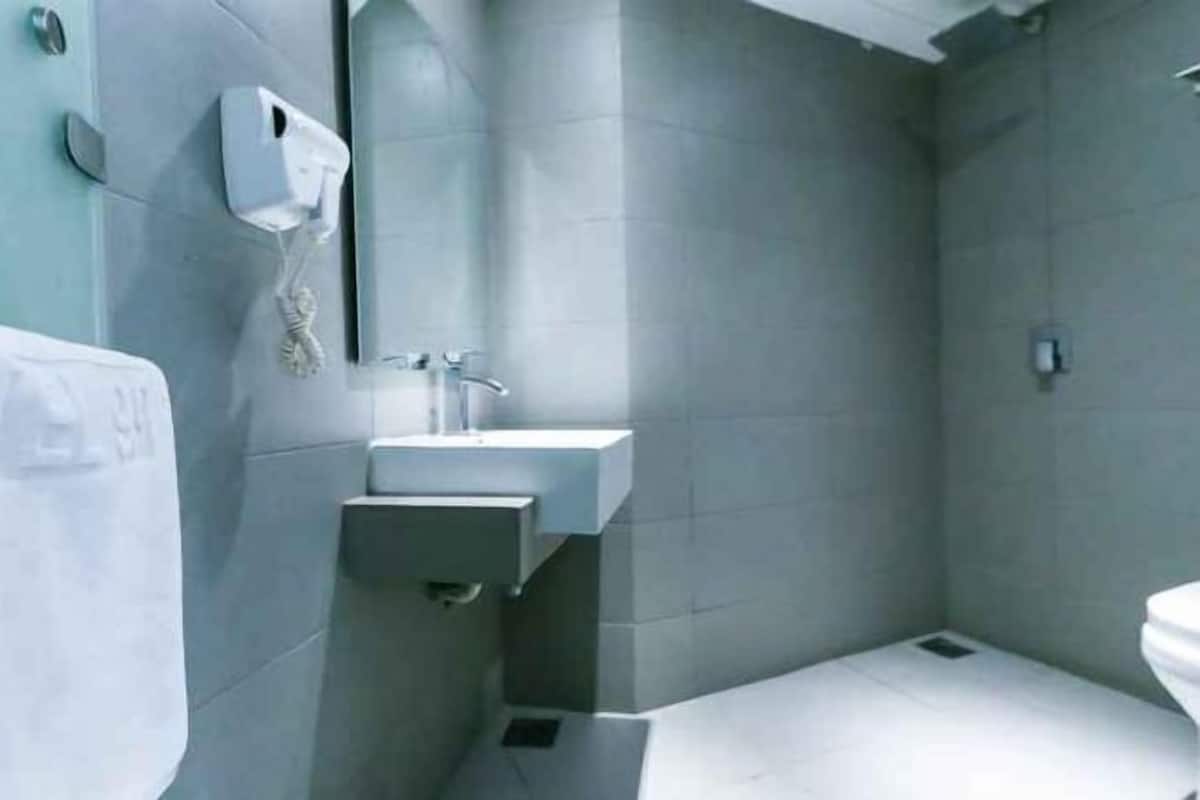 Shower, free toiletries, hair dryer, slippers