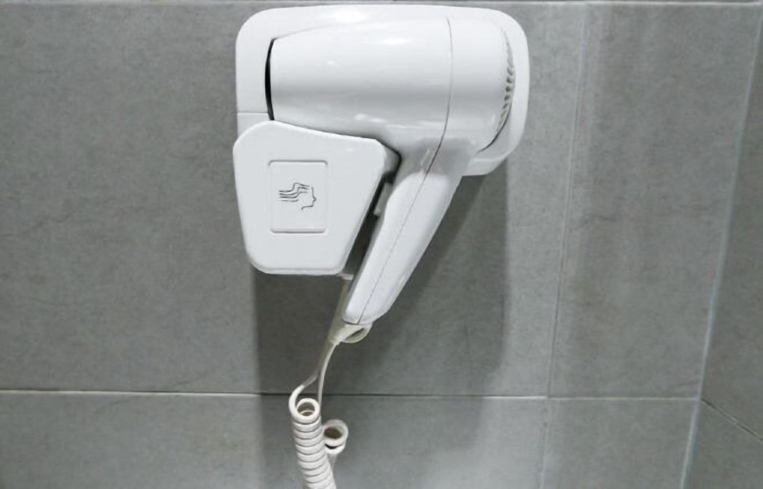 ฝักบัว, ของใช้ในห้องน้ำฟรี, ไดร์เป่าผม, รองเท้าสวมภายในห้อง