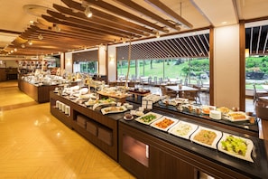 2 restaurants servant le petit déjeuner