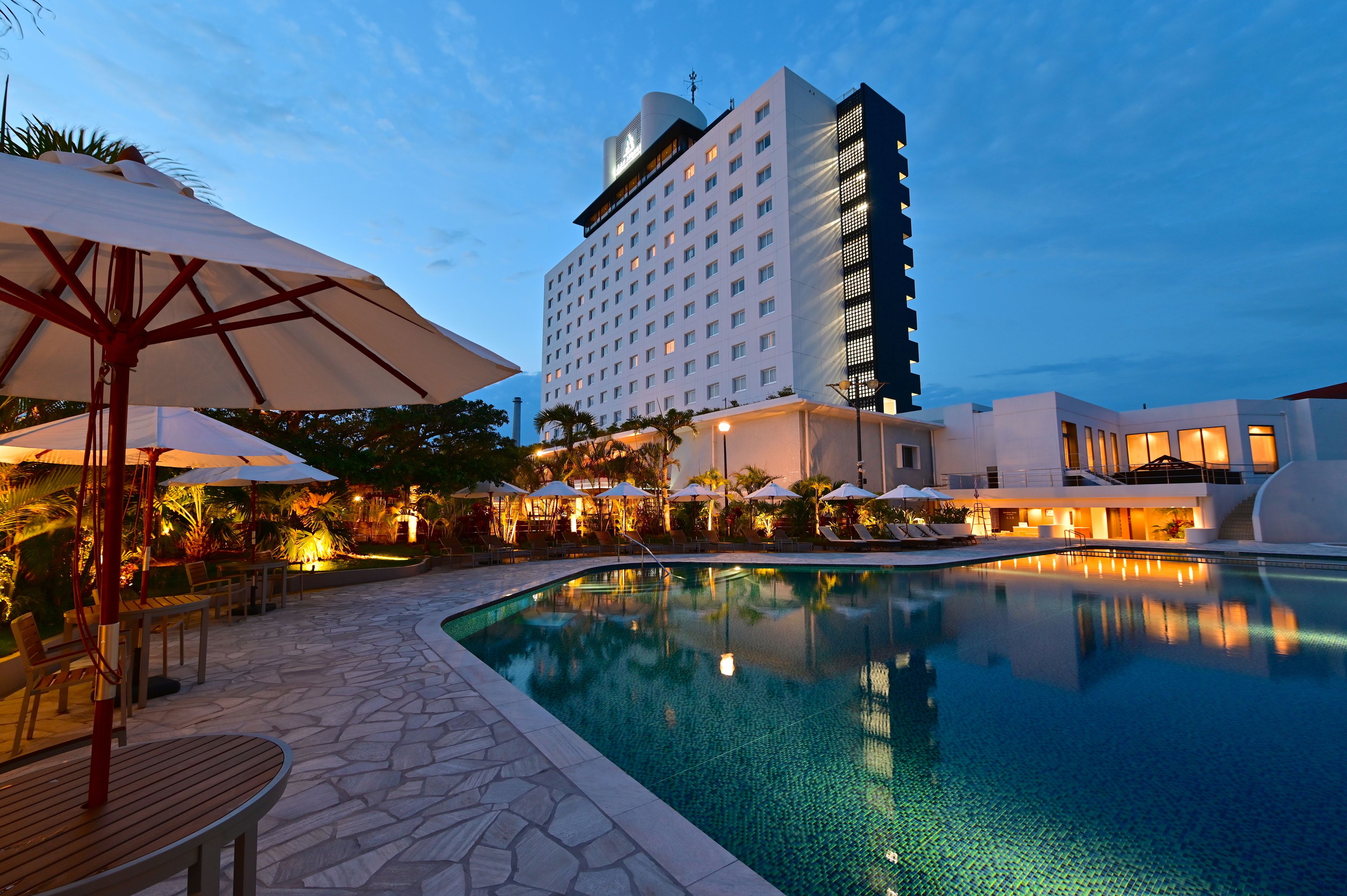 seasonal outdoor pool, open 9:30 am to 5:00 pm, pool umbrellas