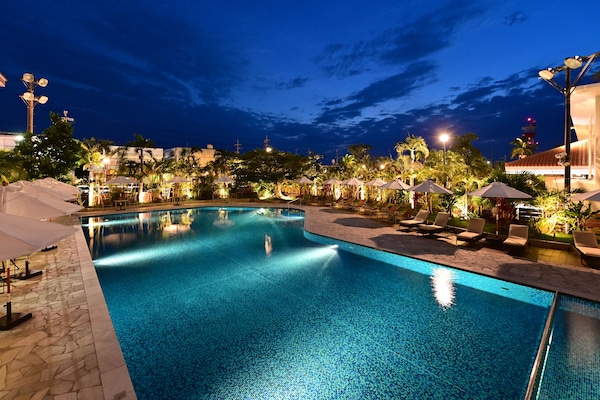 Piscina stagionale all'aperto, ombrelloni da piscina