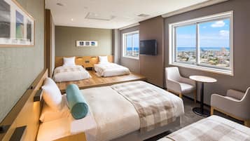 豪華四人房, 海景 (4 Twin Beds) | 客房內保險箱、熨斗/熨衣板、免費無線上網