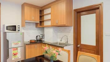 1 bedroom, desk, laptop workspace, blackout curtains
