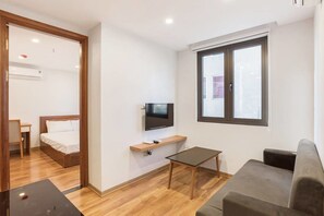 Appartement, 2 chambres | Bureau, espace de travail pour ordinateur portable, rideaux occultants