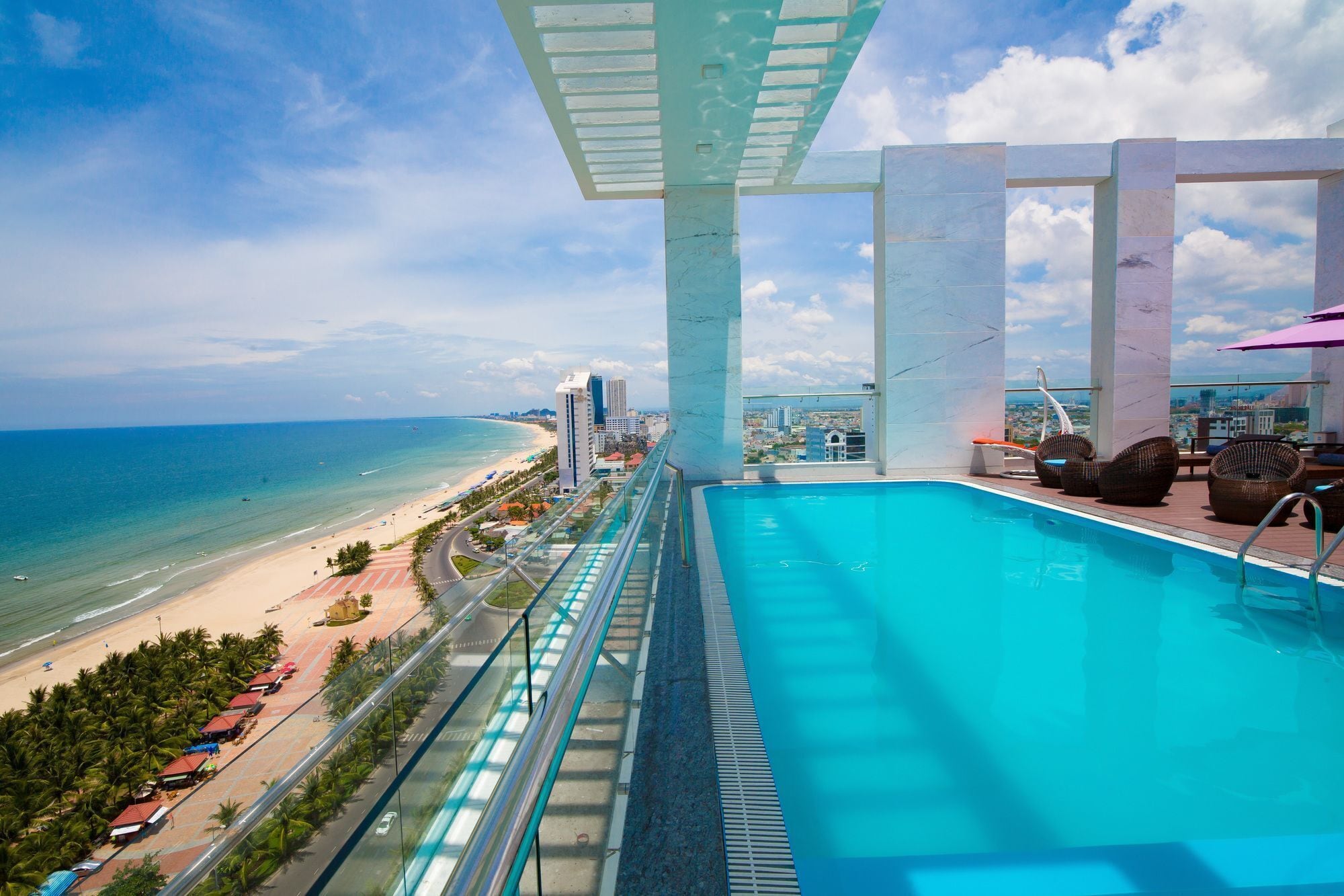 Outdoor pool, pool umbrellas, sun loungers