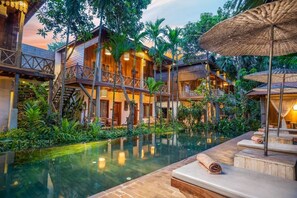 Outdoor pool - Isann Lodge (Siem Reap)