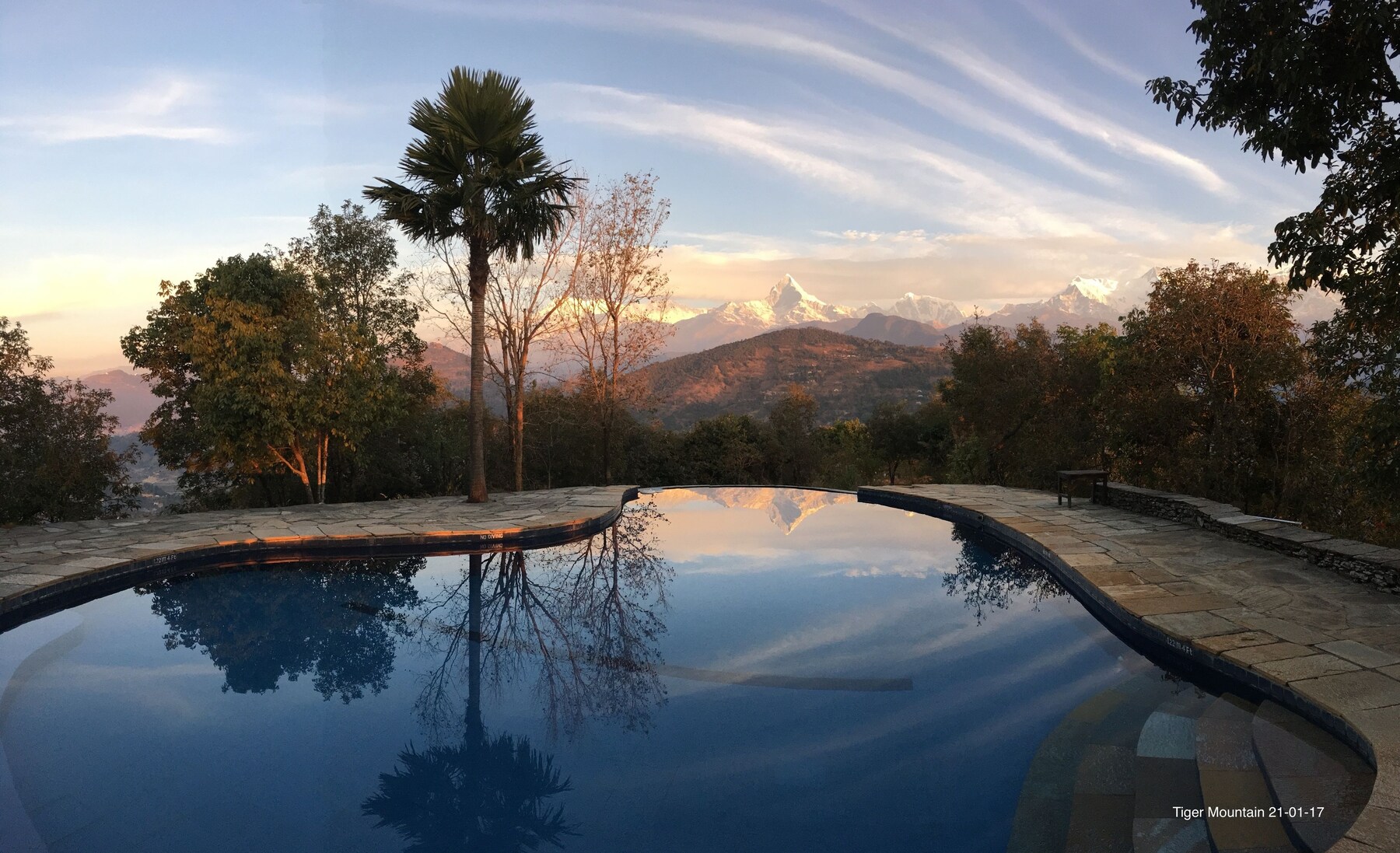 Outdoor pool, an infinity pool, sun loungers