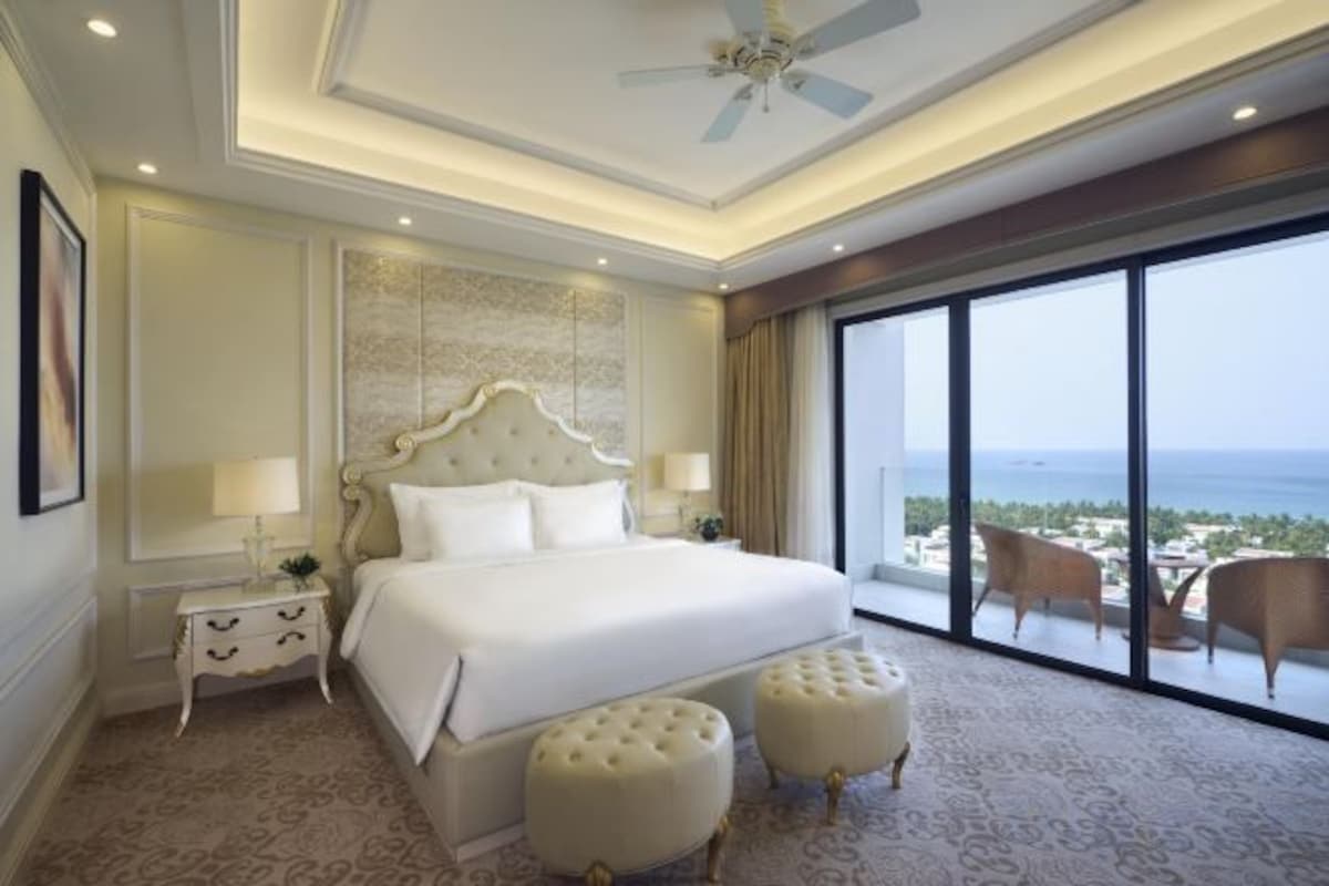 Minibar, in-room safe, desk, blackout drapes