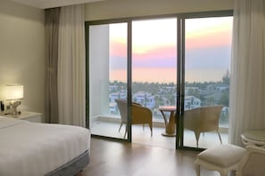 1 sovrum, minibar, värdeförvaringsskåp på rummet och skrivbord