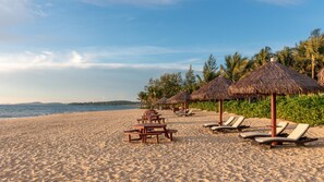 Private beach, white sand, free beach cabanas, beach bar