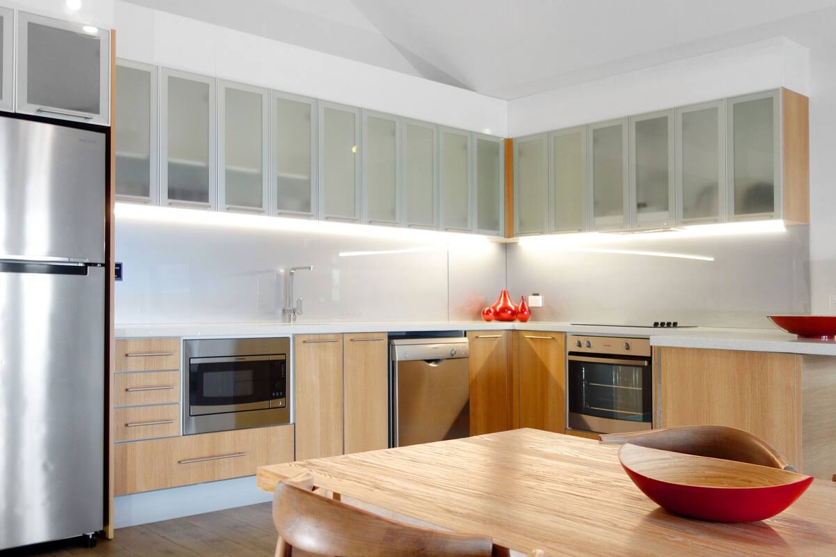 full-sized fridge, microwave, stovetop, dishwasher