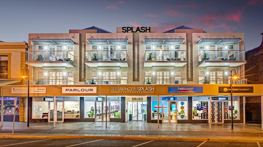 Semaphore Splash Apartments