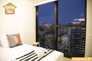 Individually decorated, individually furnished, blackout curtains - Aussie Escape Apartments - Skyline Collins Tower (Melbourne)