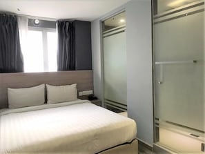 Chambre Supérieure (With Window)