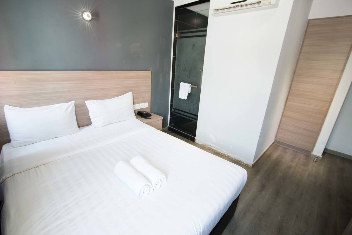 Desk, iron/ironing board, free WiFi