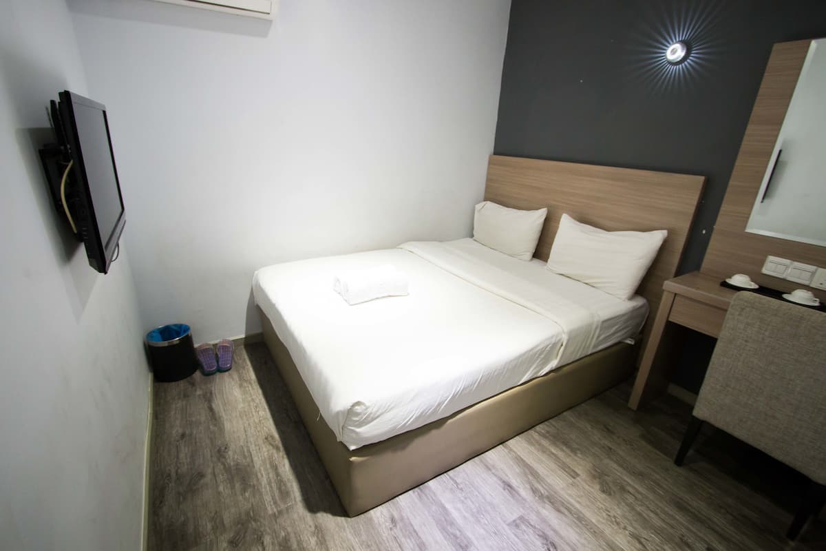 Phòng Tiêu chuẩn, 1 giường cỡ queen | Bàn, bàn ủi/dụng cụ ủi quần áo, truy cập Internet không dây miễn phí