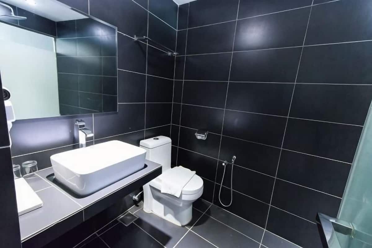 Bathroom | Shower, free toiletries, hair dryer, slippers