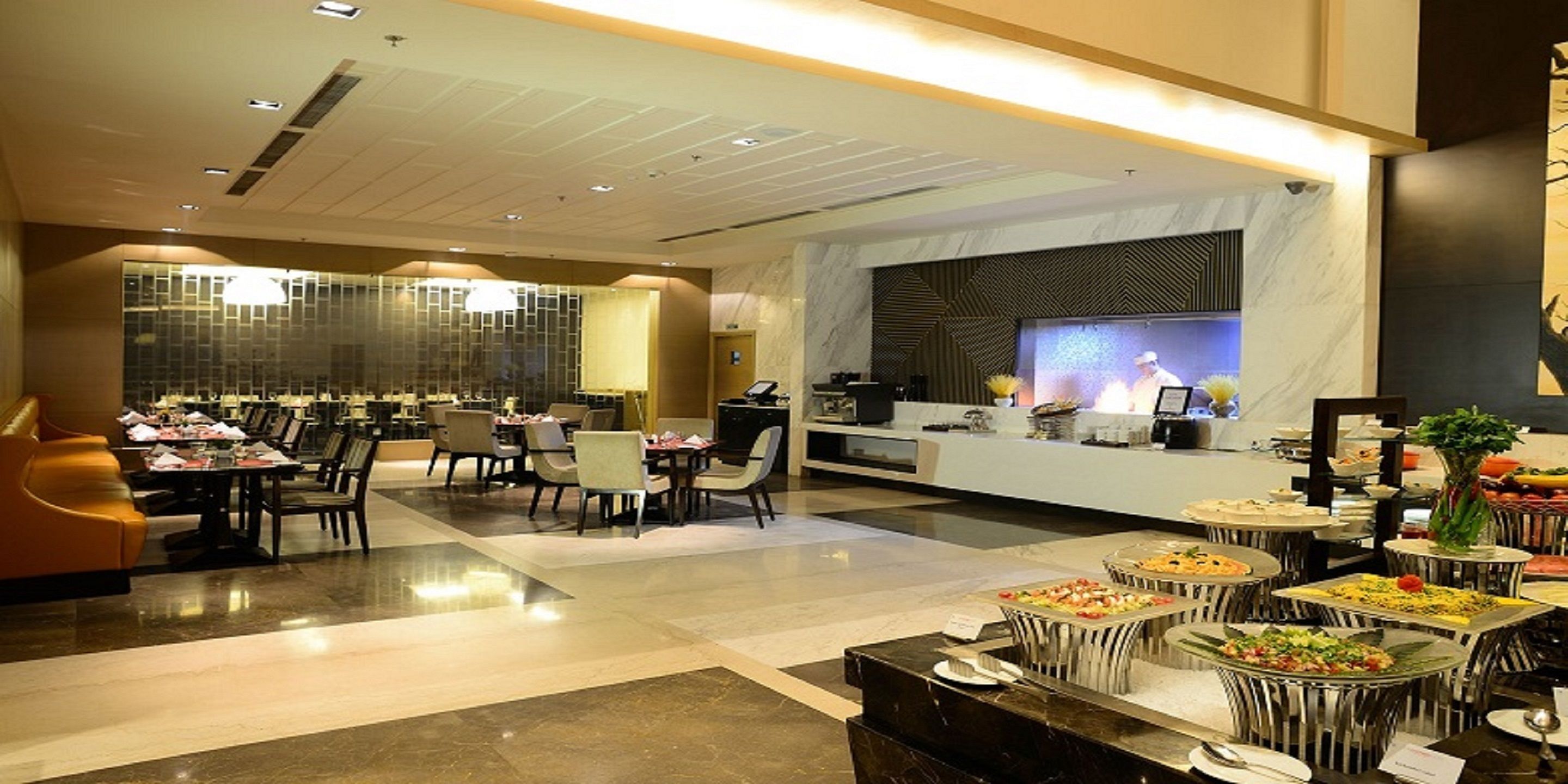 lunch and dinner served, international cuisine